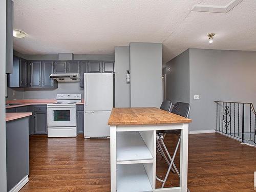 11503 159 Avenue, Edmonton, AB - Indoor Photo Showing Kitchen