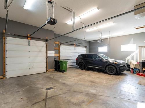 164 Greenfield Way, Fort Saskatchewan, AB - Indoor Photo Showing Garage