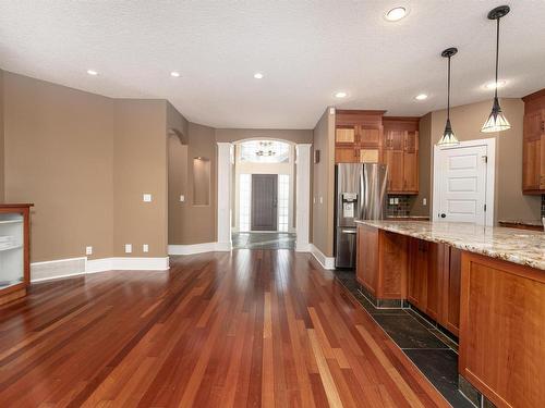 164 Greenfield Way, Fort Saskatchewan, AB - Indoor Photo Showing Kitchen With Upgraded Kitchen