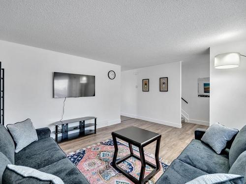 13213 95 Street, Edmonton, AB - Indoor Photo Showing Living Room