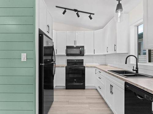 976 Jim Common Dr, Sherwood Park, AB - Indoor Photo Showing Kitchen With Double Sink