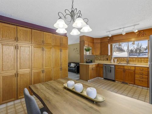 2 Labelle Crescent, St. Albert, AB - Indoor Photo Showing Kitchen