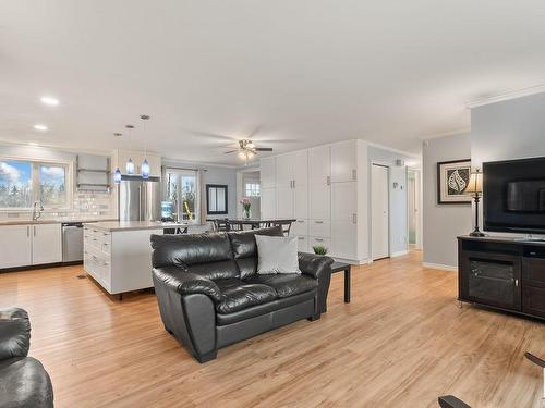 17330 Twp Rd 504, Rural Beaver County, AB - Indoor Photo Showing Living Room