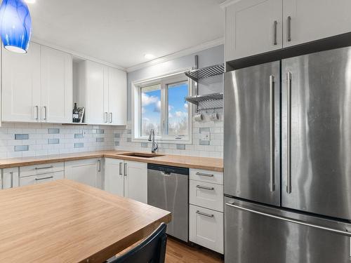 17330 Twp Rd 504, Rural Beaver County, AB - Indoor Photo Showing Kitchen With Stainless Steel Kitchen