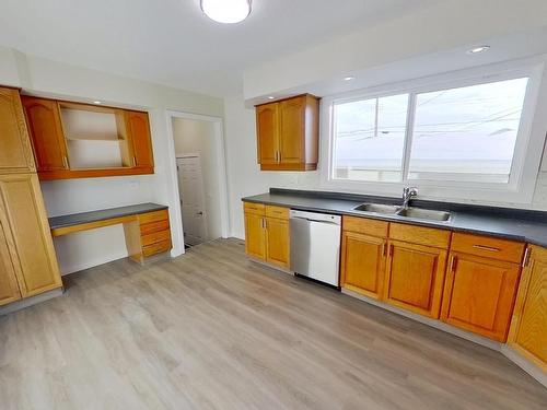 4528 45 Avenue, Stony Plain, AB - Indoor Photo Showing Kitchen With Double Sink