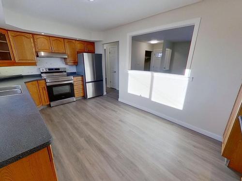 4528 45 Avenue, Stony Plain, AB - Indoor Photo Showing Kitchen