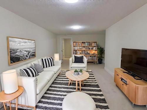 4528 45 Avenue, Stony Plain, AB - Indoor Photo Showing Living Room