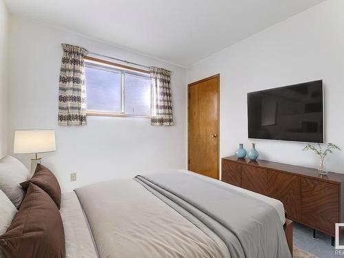 13002 69 Street, Edmonton, AB - Indoor Photo Showing Bedroom