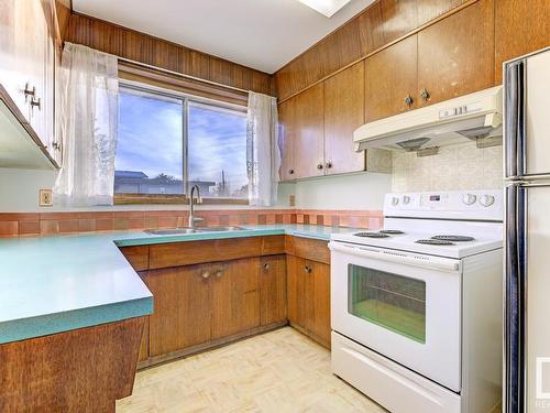 13002 69 Street, Edmonton, AB - Indoor Photo Showing Kitchen