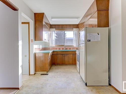 13002 69 Street, Edmonton, AB - Indoor Photo Showing Kitchen