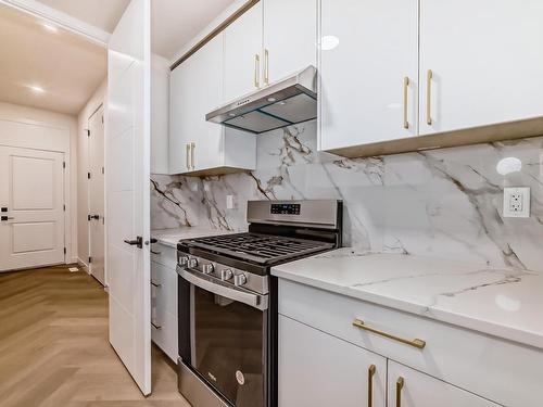 5267 Kimball Crescent, Edmonton, AB - Indoor Photo Showing Kitchen