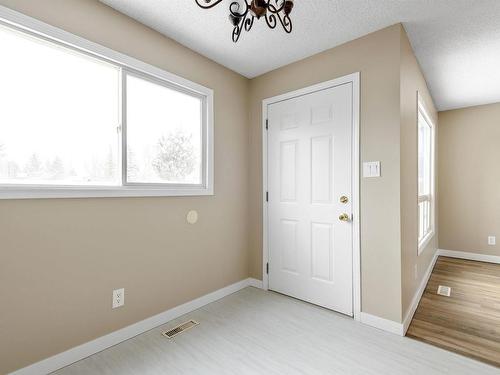 5 1651 46 Street, Edmonton, AB - Indoor Photo Showing Other Room