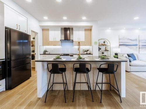 314 Juniper Cove, Leduc, AB - Indoor Photo Showing Kitchen With Upgraded Kitchen