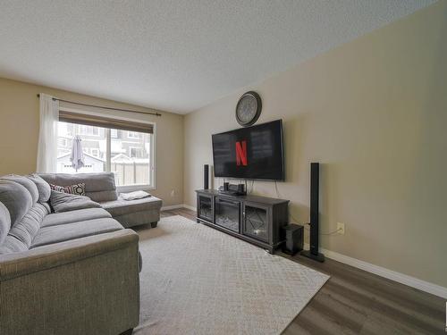 1931 Chapman Road, Edmonton, AB - Indoor Photo Showing Living Room