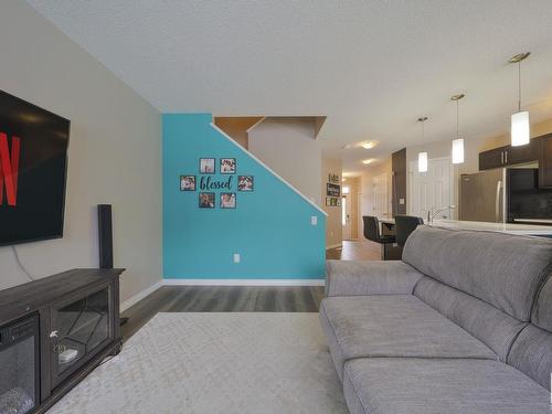 1931 Chapman Road, Edmonton, AB - Indoor Photo Showing Living Room