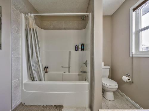 1931 Chapman Road, Edmonton, AB - Indoor Photo Showing Bathroom