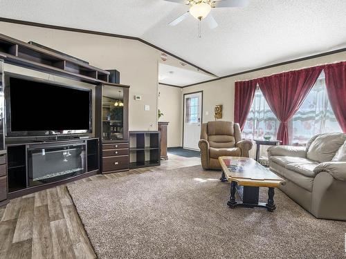 60102 Hwy 827, Rural Thorhild County, AB - Indoor Photo Showing Living Room