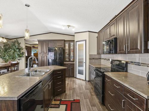 60102 Hwy 827, Rural Thorhild County, AB - Indoor Photo Showing Kitchen With Double Sink With Upgraded Kitchen