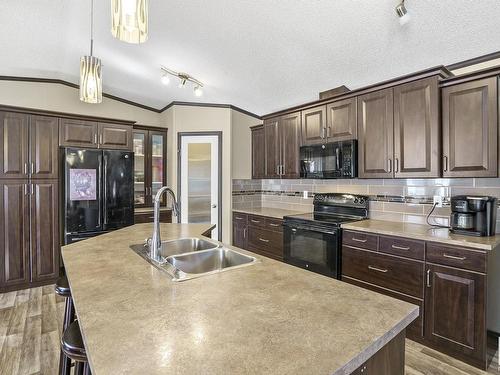 60102 Hwy 827, Rural Thorhild County, AB - Indoor Photo Showing Kitchen With Double Sink With Upgraded Kitchen