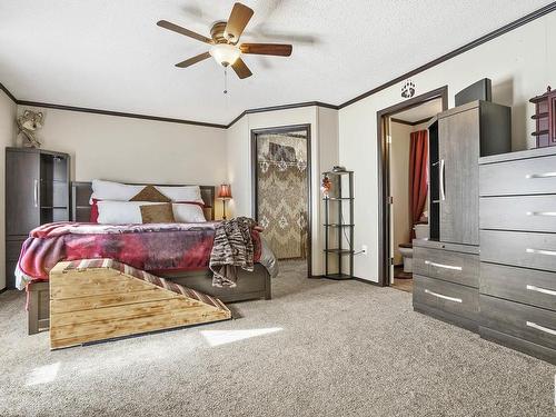 60102 Hwy 827, Rural Thorhild County, AB - Indoor Photo Showing Bedroom