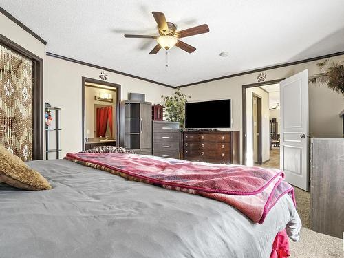 60102 Hwy 827, Rural Thorhild County, AB - Indoor Photo Showing Bedroom