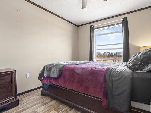 60102 Hwy 827, Rural Thorhild County, AB - Indoor Photo Showing Bedroom