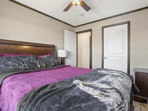 60102 Hwy 827, Rural Thorhild County, AB - Indoor Photo Showing Bedroom