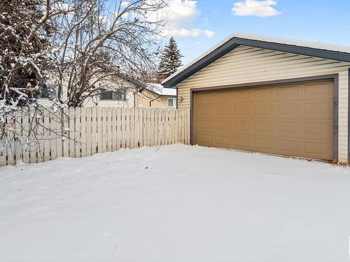 28 Manor Dr, Spruce Grove, AB 