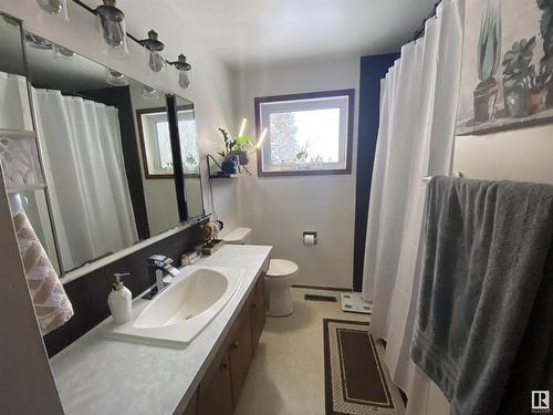 5011 47 Avenue, Stony Plain, AB - Indoor Photo Showing Bathroom