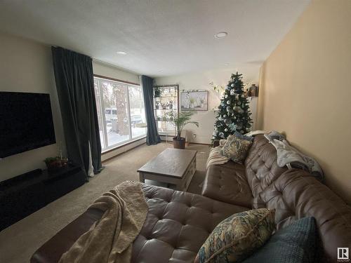 5011 47 Avenue, Stony Plain, AB - Indoor Photo Showing Living Room