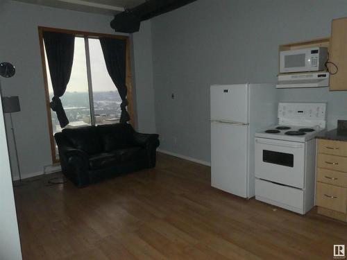 505 10024 Jasper Avenue, Edmonton, AB - Indoor Photo Showing Kitchen