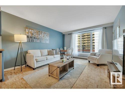 404 11025 Jasper Avenue, Edmonton, AB - Indoor Photo Showing Living Room