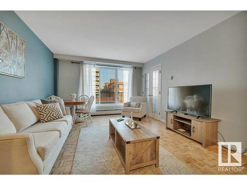 404 11025 Jasper Avenue, Edmonton, AB - Indoor Photo Showing Living Room