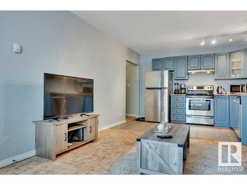 404 11025 Jasper Avenue, Edmonton, AB - Indoor Photo Showing Kitchen