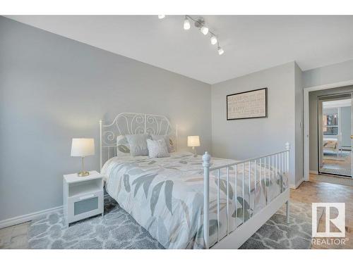 404 11025 Jasper Avenue, Edmonton, AB - Indoor Photo Showing Bedroom