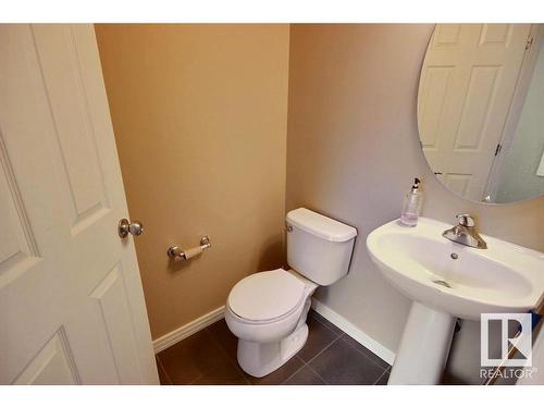 631 56 Street, Edmonton, AB - Indoor Photo Showing Bathroom