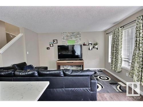 631 56 Street, Edmonton, AB - Indoor Photo Showing Living Room