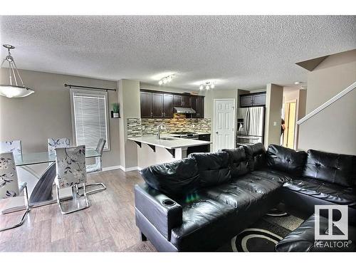 631 56 Street, Edmonton, AB - Indoor Photo Showing Living Room