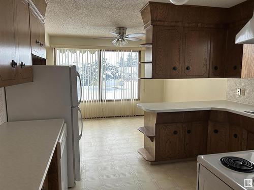 5020 59 Street, Redwater, AB - Indoor Photo Showing Kitchen