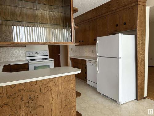 5020 59 Street, Redwater, AB - Indoor Photo Showing Kitchen