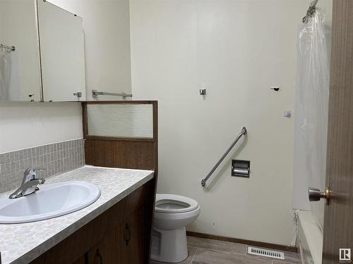 5020 59 Street, Redwater, AB - Indoor Photo Showing Bathroom