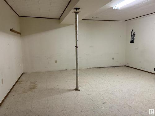 5020 59 Street, Redwater, AB - Indoor Photo Showing Garage