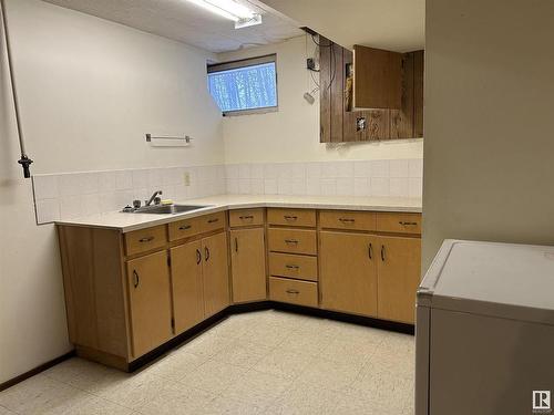 5020 59 Street, Redwater, AB - Indoor Photo Showing Laundry Room