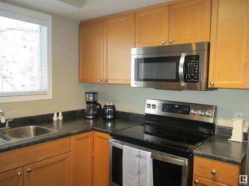 107 260 Lewis Estates Boulevard Nw, Edmonton, AB - Indoor Photo Showing Kitchen