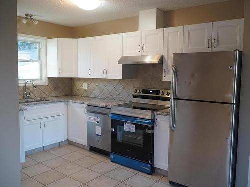 11827 132 Avenue, Edmonton, AB - Indoor Photo Showing Kitchen