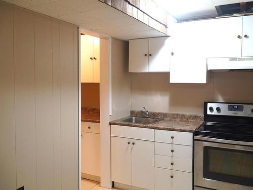 11827 132 Avenue, Edmonton, AB - Indoor Photo Showing Kitchen