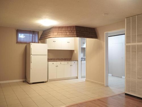 11827 132 Avenue, Edmonton, AB - Indoor Photo Showing Kitchen