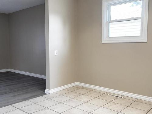 11827 132 Avenue, Edmonton, AB - Indoor Photo Showing Other Room