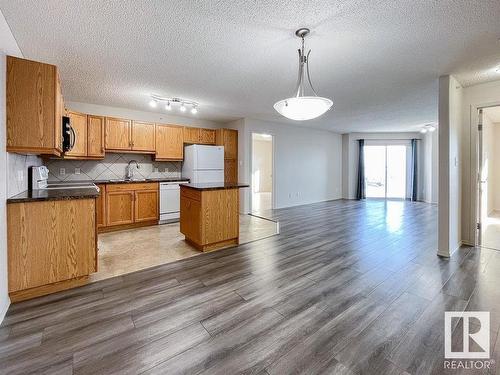 418 16035 132 Street, Edmonton, AB - Indoor Photo Showing Kitchen