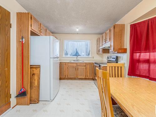 3216 41 Street, Leduc, AB - Indoor Photo Showing Kitchen